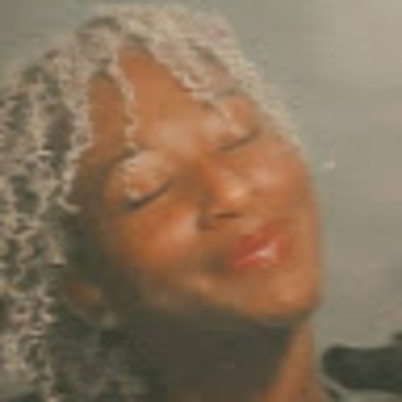 Meet your Posher, Dominique - Picture 1 of 1